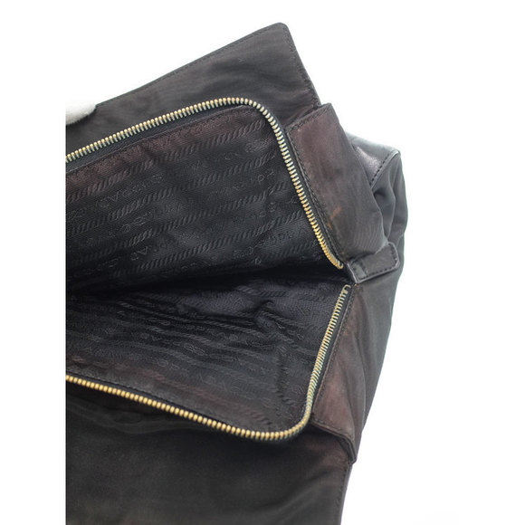 Prada Embossed Logo Chain Shoulder Bag Black - Picture 4 of 8